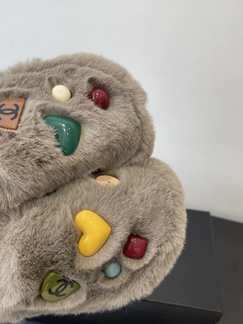 Ch**el slippers